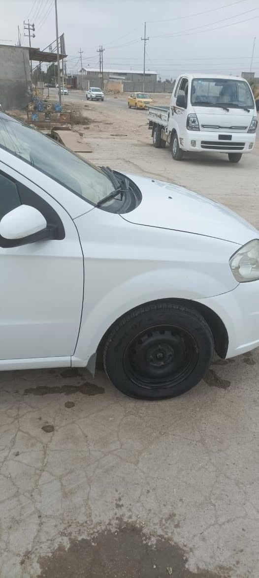 افيو 2011
مكاني حله 
بيها حاملغ جهه الصدر مبدل 
الباقي كفالة 
***********
