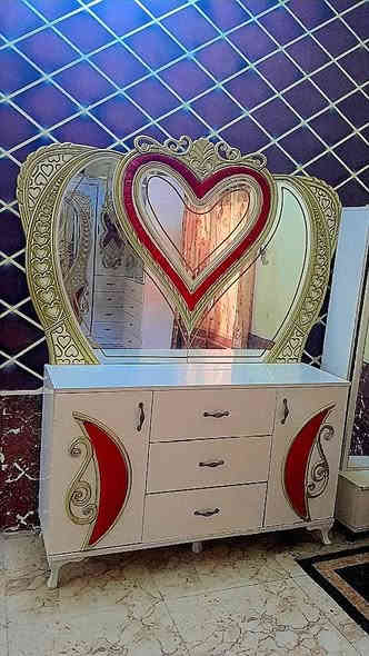 سلام عليكم غرفه تركيه مستعمله قليل  النضافه 90٪  مكان عفك..  السعر..  750..  ***********
