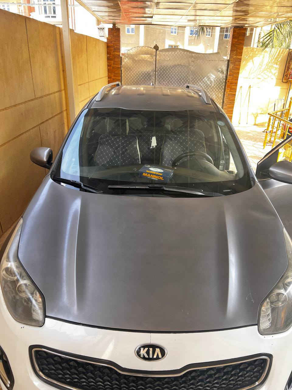 كيا سبورتج 2018رقم اربيل وارد امريكي
 GDI ماشية 110لف
لون رمادي
مانع انزلاق
تبريد قطعتين
درايف مود.(ايكو**سبورت**عادي)
مثبت سرعة 
سبير مانازل
نزول منحدرات
بيها ضربه باب السايق وارده لسياره وبيه بارد قليل 
السياره خير من الله كلش حلوه مال بيت سعر السياره 155
مكان السياره الرمادي
***********
