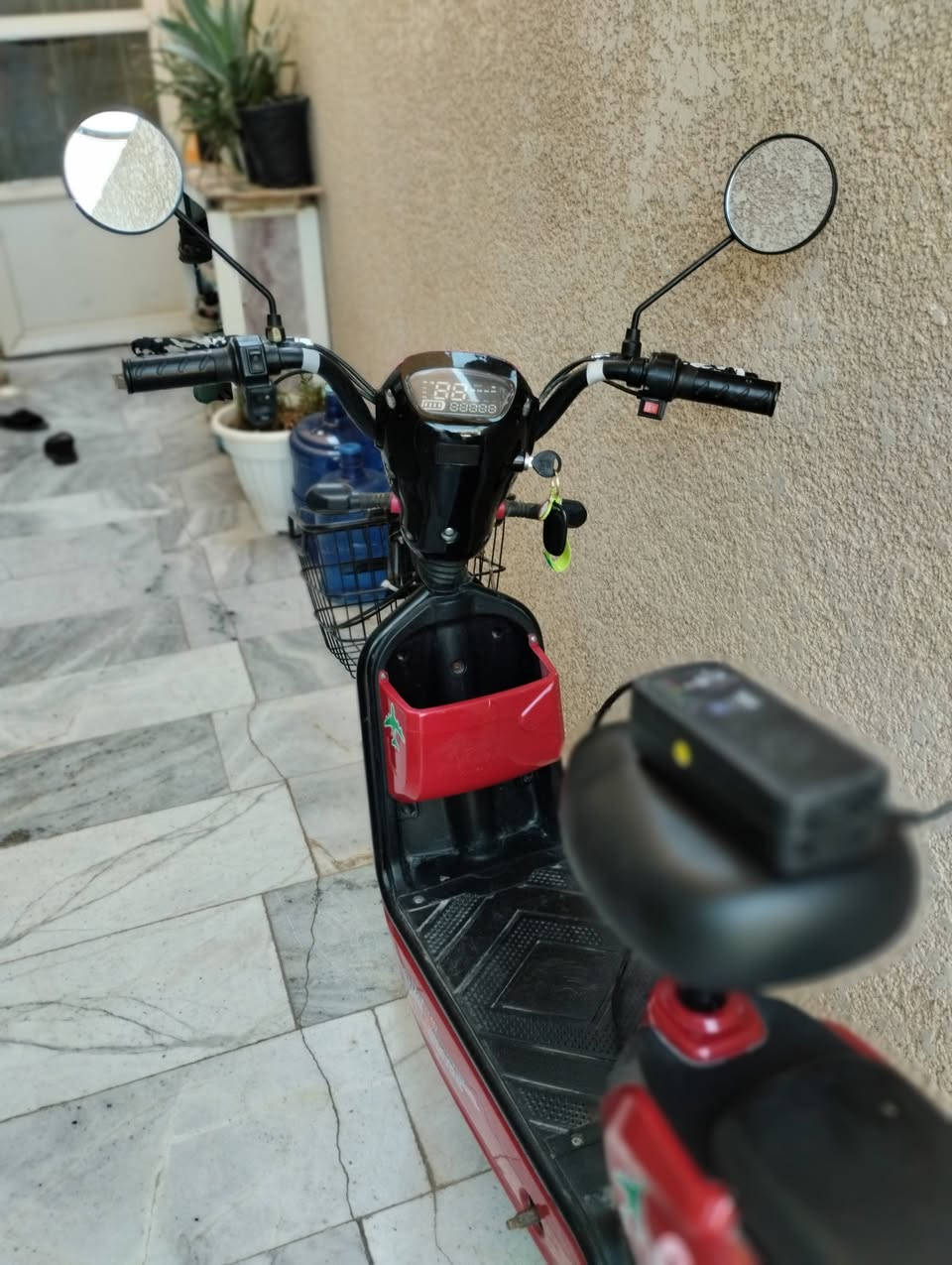 يوجد أي نقص أو عطل
✅ بريك أمامي وخلفي شغال بكفاءة عالية
✅ لايت قوي جداً للرؤية الليلية ولايت خلفي 
✅ بطاريات جديده 
✅ سريع ومريح بالسواقة
✅ جاهز للاستخدام مباشرة
✅دراجه شحن مميز لون احمر
🔥 نظيف جداً وحالة ممتازة
✅عقل جديد مع تايرات 
✅شاشه مع قفل تاير خلفي مع بصمه
📍 العنوان: كربلاء - ملحق الفارس 
💰 السعر: 275 وبي مجال 

📩 للاستفسار أو الشراء، التواصل على الخاص.


**إذا كنت صاحب هذا الإعلان وتريد حذفه لأي سبب، رجاءا أرسل رسالة إلى الدعم الفني**