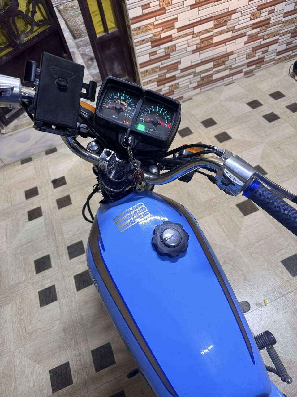 دراجه للبيع ادوات نضيفه ڪلـشـჂ̤ شغال بيهه كهربائيات لايت عينه اشاير هورن + كشن جديد تانكي جديد 
*********** البصره ابو الخصيب
