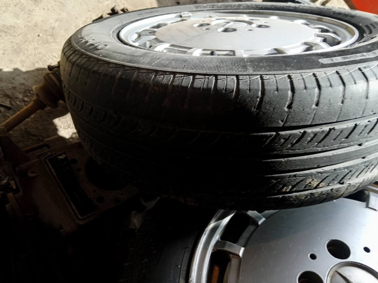 السلام عليكم
اخوان تخم ويلات مع التايرات للبيع مارسيدس دب حجم ١٥ سعرهم ٢٠٠ للتواصل
***********
