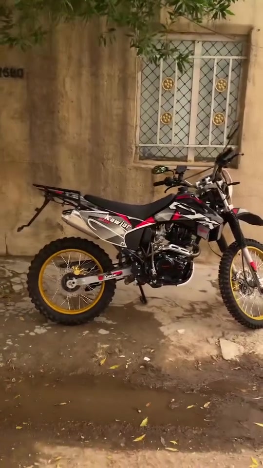 قفاز كاويار موديل 25
  مكينه 250 cc 
 صارله شهر من شاده ماشيه 
 مكفوله من كلشي مابيه اي نقص 
السعر 1500 وبيه مجال بسيط 
 مكاني بغداد
***********
