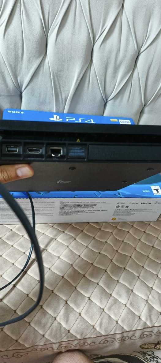 السلام عليكم بلي ستيشن 4
بلي ستيشن 4 سلم 
ذاكره 500
الملحقاات: جوستك+كيبلات كامله+يو بي اس
3اقراص. فيفا2025 جي تي اي5. كريتوس4 
جهاز نضيف كلش استخدمته قليل 
مكاني البصره  للاستفسار خاص او واتساب لطفاً***********
