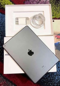 آيباد ٩ ٦٤ جيجا • نظيف • الخالص