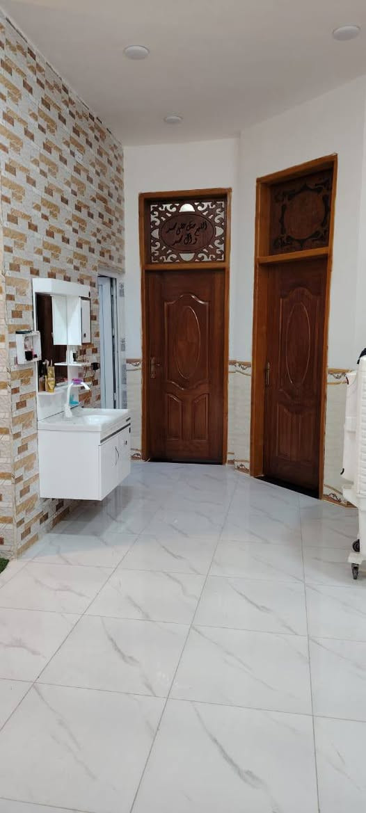البيع دار بناء حديث كامل فول مواصفات نوع العقار طابو زاعي سند 25 تحويل بسم المشتري المساحه 200 تشمل جميع الخدمات ماء كهرباء شارع العرض 10متر الموقع شارع شريفه الرابط شارع 80 الاستفسار على رقم الهاتف واتساب *********** ويوجد قطع ويجار
