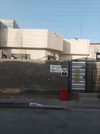 بيت للبيع مساحه 200 دور الشرطه شارع 30 قرب طاقه الكهرباء بناء حديث 077...