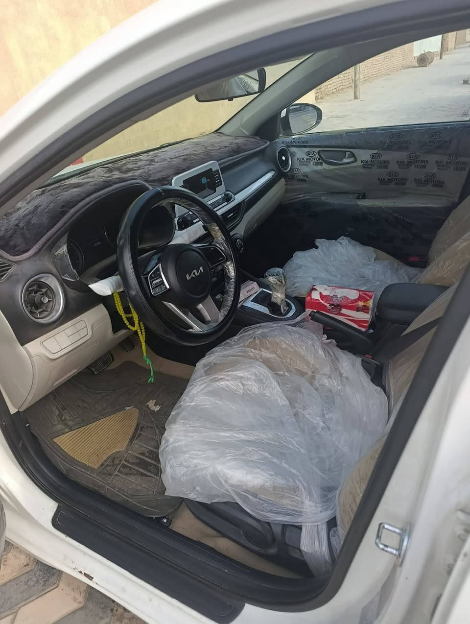 للبيع كيا سيراتو موديل 2024 رقم انكليزي بغداد باسمي محرك 2000 داخل بيجي ماشيه 35الف سيارة بيها نص جاملغ امامي صبغ بدون فتح والباقي مكفول السعر 168وبيها مجال بسيط للاستفسار اتصل ***********
