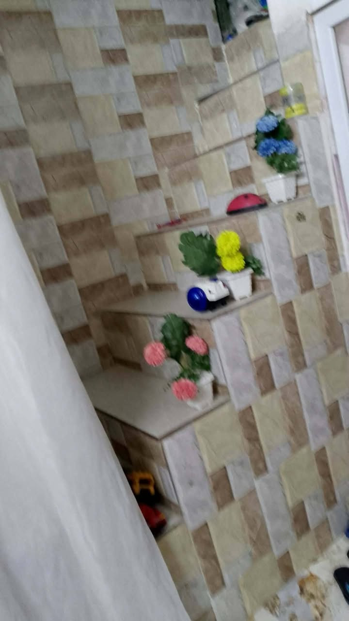 للبيع بيت 50 متر قرب شارع جامعة الكفيل غرف نوم و صالة و مطبخ حمام بيت جديد صب الاساس سكف شيلمان سيراميك ارضيات بورسلين هندي سعر 36 بيع مستعجل ***********
