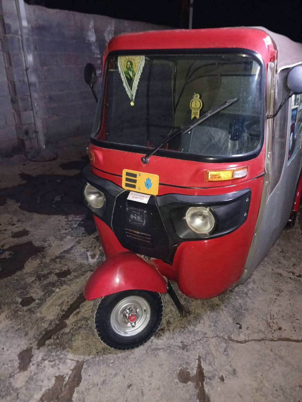 السلام عليكم تك تك للبيع موديل2020
رقم وسنويه كربلاء لوحات انكليزي 
تحويل بغداد مشروع وطني  
التك تك مكفول كامل بس  ورة البكلايت اكو شويه صبغ حتى الدوس بلديات مامعمرات  السعر 7ملايين 
المكان بغداد السياحي  
رقم الهاتف ***********
