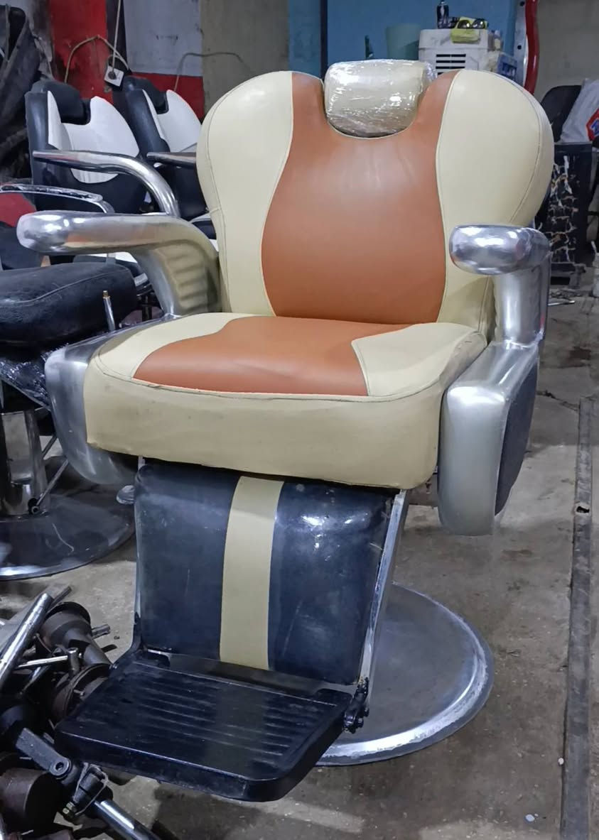 يا الله اللهم صل على محمد وال محمد.يعلن مركز الرشيد كربلاء عن توفر وجبه جديده من كراسي صالونات الحلاقه المستعمل خوات جديد نظيفات جدا وشغالات تمام ومظبوطات ميكانيكآ ١٠٠ بالميه ع فحص وضمان . واسعار جيده راسلونا ع واتس واختار يعجبك انطيك سعر وتفاصيل ونرسلك فيديو للكرسي يعجبك . متوفر توصيل كل المحافظات الوسطى والجنوبية.  *********** واتس/ ***********
