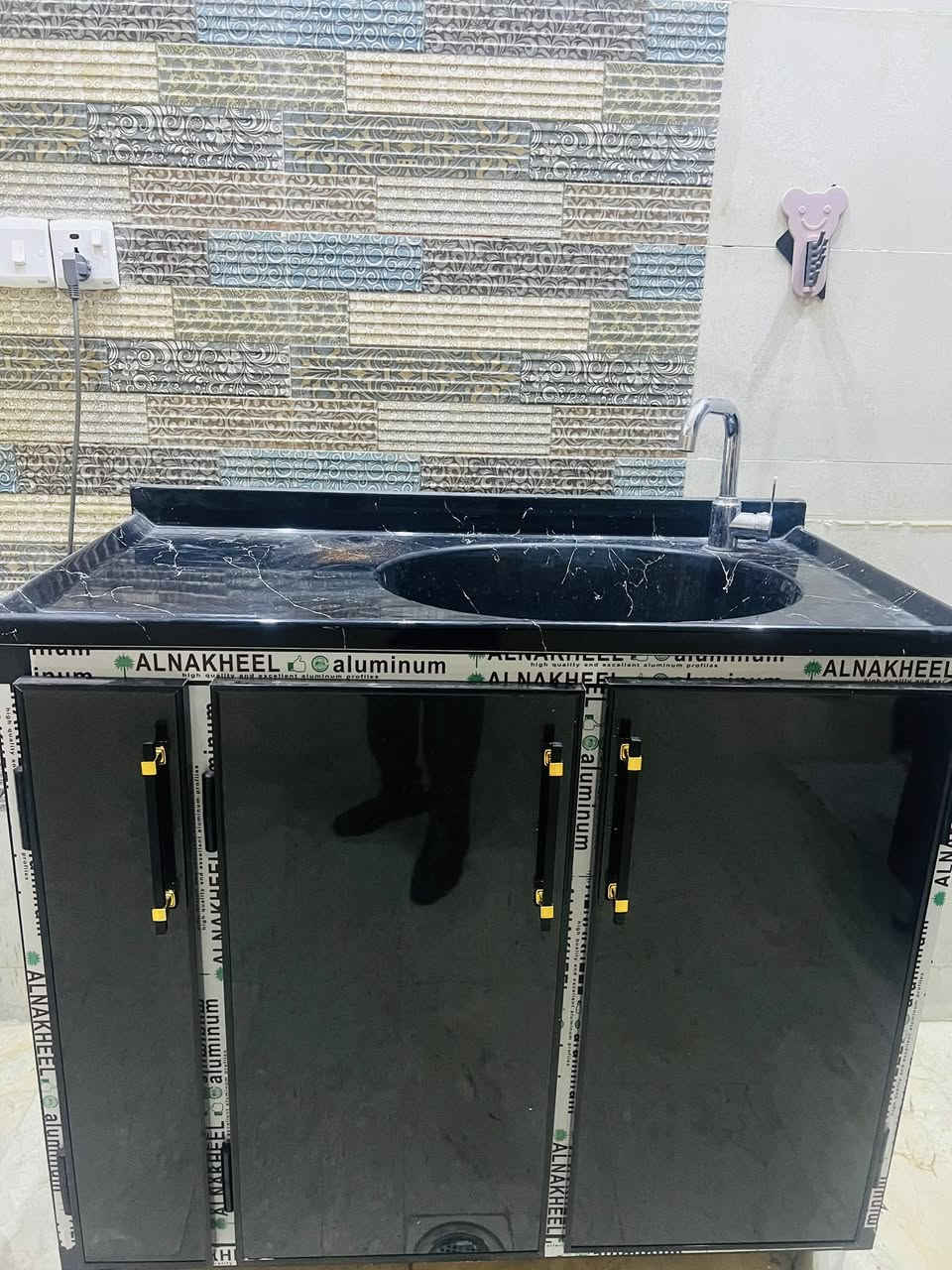 اغراض للبيع الكاونتر تفصال درجة اولى جديد غير مستخدم صار عليه ب875 الله شاهد رايدة 700التخم تركي باله نظيف جدا 7 مقاعد رايدة 500 وبي مجال عنواني بغداد السيدية واتساب ***********
