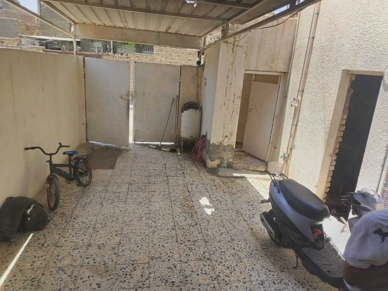 بيت للبيع طابو صرف منطقه مغربه يم سوك مساحته 130متر بناء قاطين كاملات عكاده بي محل البيت نضيف كلش ينباع نقد بس سعر 140 وبي مجال لشراي يتصل على الرقم ***********
