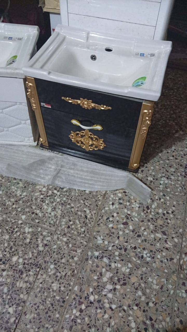 لسلام عليكم عندي مغاسل وجزامات تصفيه مخازن قطع جديده في بابل ليريد يراسلني تواصل على رقم ***********
