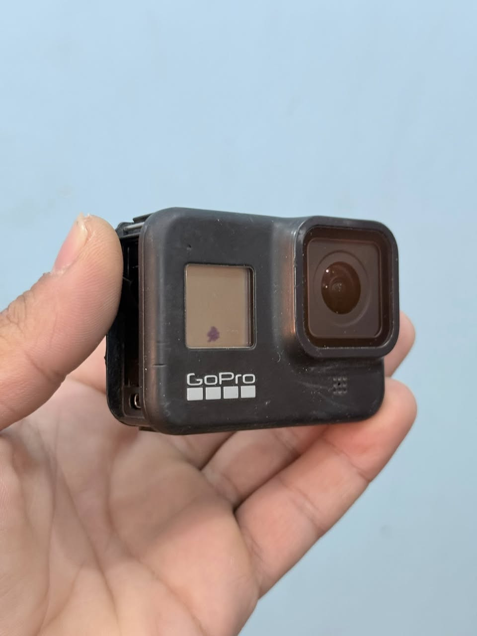 Gopro 8 للبيع 
بس شاشة مكسورة بس تصور  طبيعي 
عدسة نظيفة 99%
هذا التصوير مالتهة موجود 
ب75
وياهة بطاريتين فقط
***********
واتساب و اتصال موجود
ملاحظة : الشاشة مكسورة وما تشتغل

