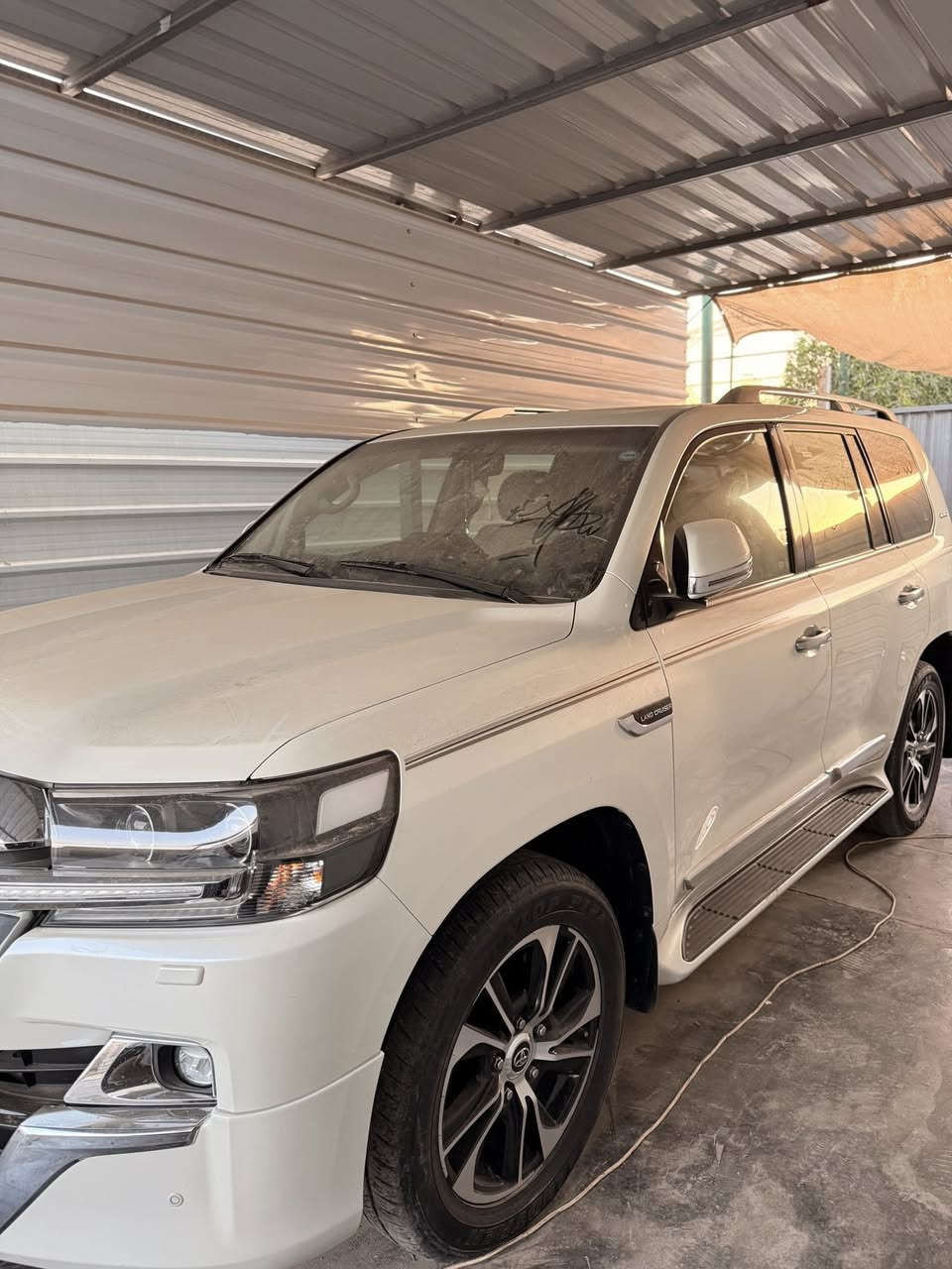 سلام عليكم للبيع لاندكروز 21ساز
ماشيه 60 الف 
رقم شمالي 
فول مواصفات 
سياره مكفوله من ضربه وصبغ بيه فقط بنيه مبدل بلادي وكاله بدون ضربه بدون صبغ بدون رصعات 
معروفه مواصفات ساز 
سياره باسمي تحويل وكاله 
مكاني بغداد 
الاستفسار ***********
