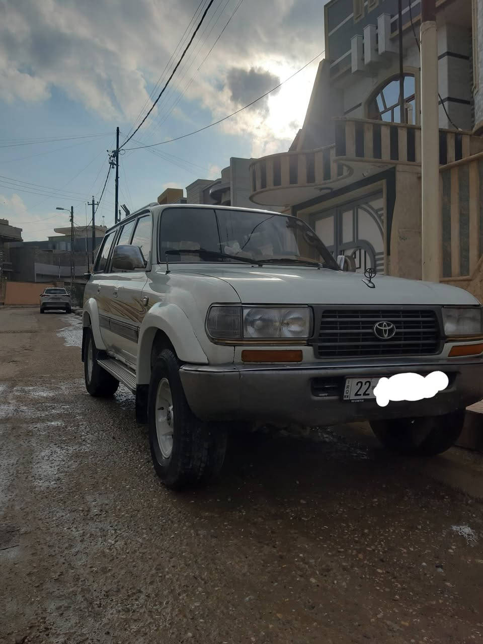 السلام عليكم 
سياره ليله علوي لاندكروز مكفوله كفاله عامه موديل 92 الرقم اربيل بدون صبغ   ***********
