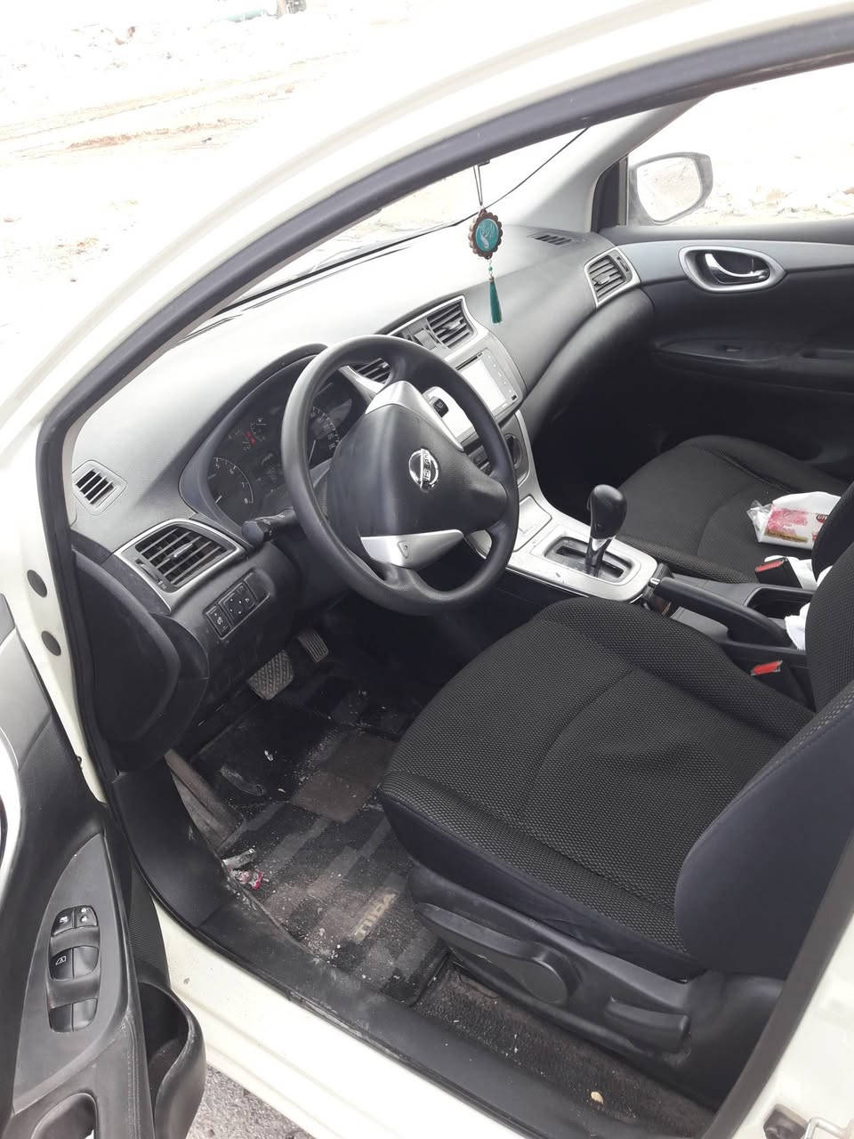 نيسان تيدا خليجي 2016 السياره كفاله على وضع الشركه ماشيه 90 الف بيه صبغ الجاملغ الخلفي وشبرين بالجنطه اثر دحجه بسيطه والباقي كفاله. محرك كير حداديه على وضع الشركه بيه مواصفات. سويج عدد 2  السياره جديده. السنويه ل 2028 شرط التحويل مكان السياره الديوانيه السعر 88 وبيه مجال بسيط للاستفسار على *********** و*********** وشايف الف خير الي ياخذه
