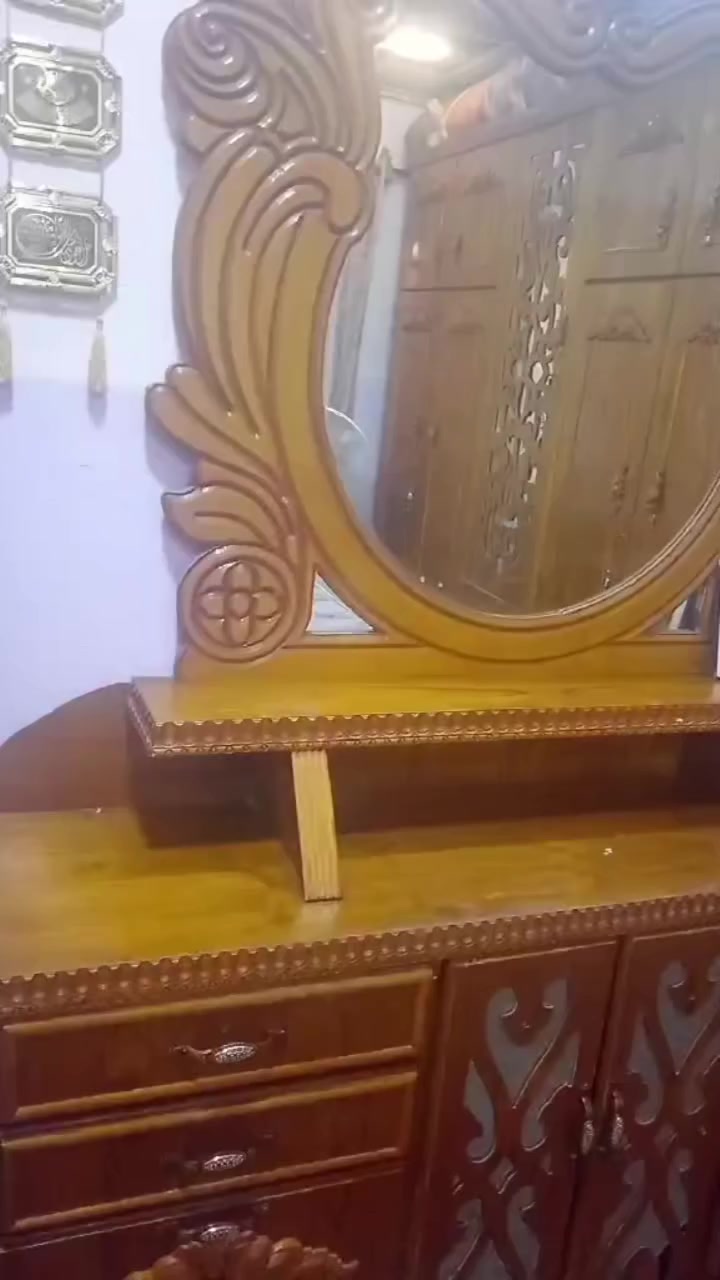 السلام عليكم هذا الغرف للبيع  كلش نضيف   مطلوب عليه ٨٠٠   وبيه مجال   قليل🤏رقم الهاتف ***********
