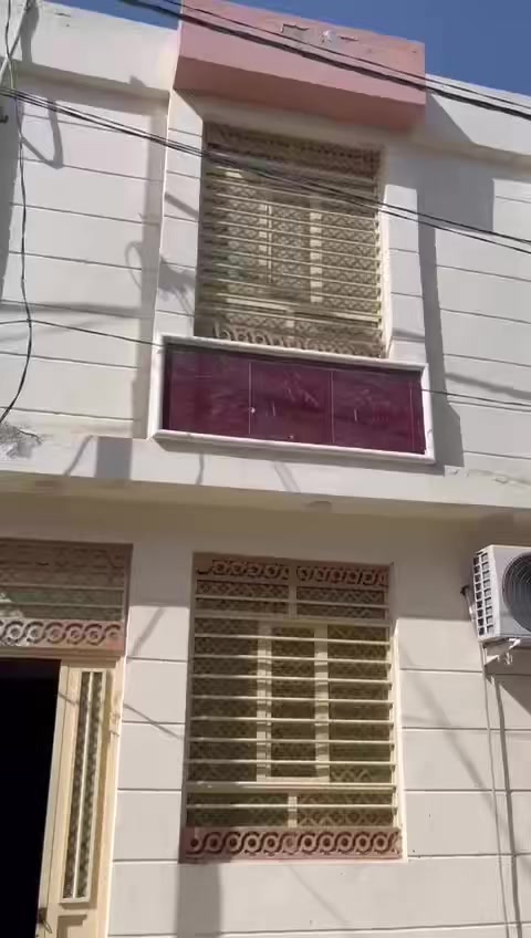 بيت للبيع مساحه ٥٠متر طابق ونص بناء طابوك درجه أولى يحتوي على استقبال وصاله وصحيات ومطبخ الطابق الثاني يحتوي على غرفه وصحيات  السعر ٦٥مليون حي الغدير قرب السفاره التركيه


**إذا كنت صاحب هذا الإعلان وتريد حذفه لأي سبب، رجاءا أرسل رسالة إلى الدعم الفني**