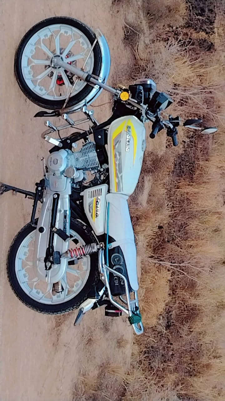 سلام عليكم  دراجه سفان لبيع مكفوله من كلشي وراق كامله موديل 24 السعر 725 وبيه مجال مكان واسط الزبيديه هاذه رقم ***********
