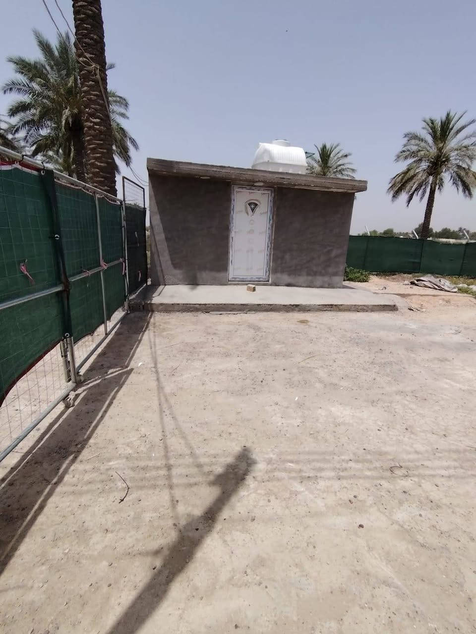 سلام عليكم دار 350متر 4غرف نوم مضيف معزول هول وحولي معا كافت خدمات ماء كهربه بير لسقي قطعه 2000متر بسمي طابو زراعي سند 25تحويل بين مشتري على طابو محموديه موقع كوريش مقابيل كليه ابن خلدون  قرب سيطره 75 سعر خاص رقم ***********
