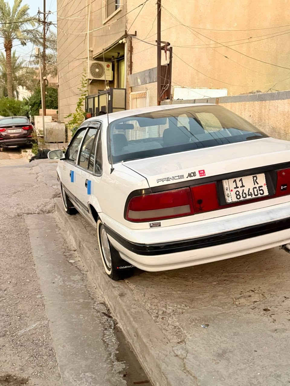 برنس 1995
بلاديه بدون صبغ
السيارة كير مكينه جديده
صدر اماميه خلفي جديد 
مكان حي الجامعه
السعر 48 بيها مجال
***********
