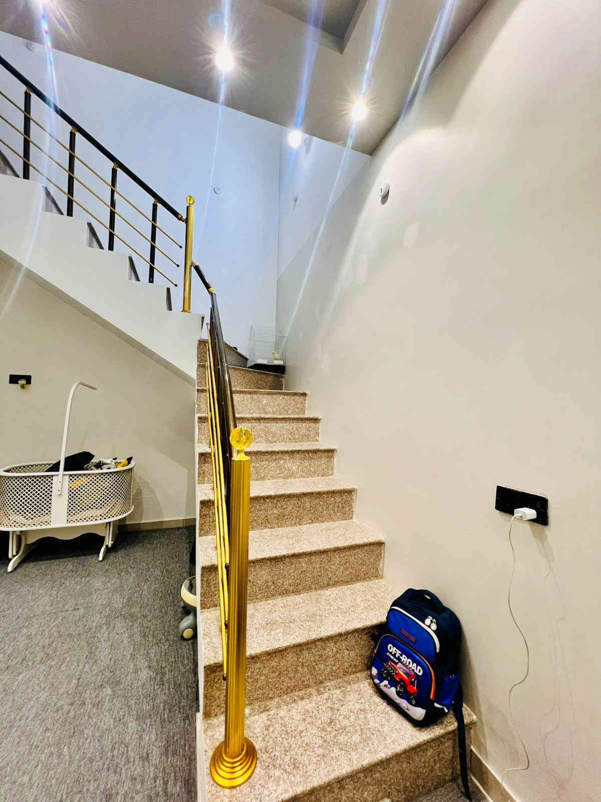 الدار للبيع ركن المساحة 60متر طابق ونص                             البوبيات قبل اسواق برتقالة عامود 53 
السعر 115 مليون 
***********
