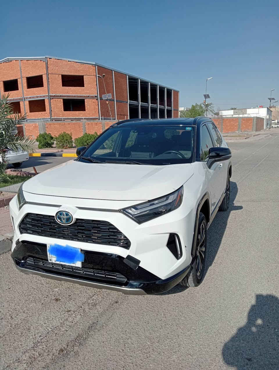 سلام عليكم للبيع راف٤ موديل ٢٠٢٢ لون ابيض صدفي سياره بدون صبغ عده ربع العماره صبغ سياره مواصفات XSE فتح صقف سياره فول مواصفات ماشيه ٩. الف يعني زيرو مكان سياره بغداد الرقم///***********
