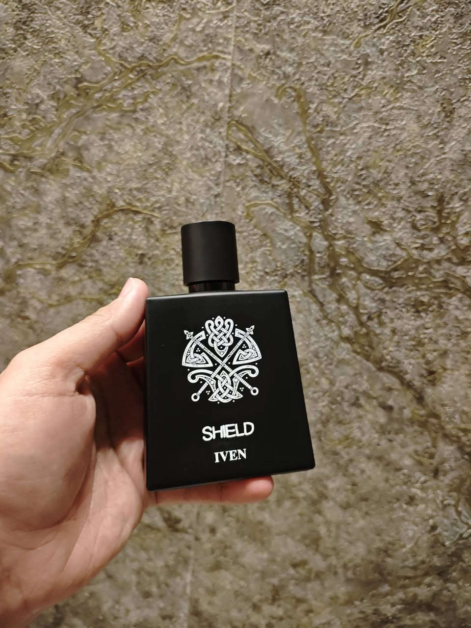 السلام عليكم 🌹
للبيع فقط 
عطور اغلبها مستخدمة تجربة فقط وكلها ماستر 
الغلاف  متوفر عدا العنبر الملكي الغطاء ماموجود فقط اما الباكيت موجود


**إذا كنت صاحب هذا الإعلان وتريد حذفه لأي سبب، رجاءا أرسل رسالة إلى الدعم الفني**