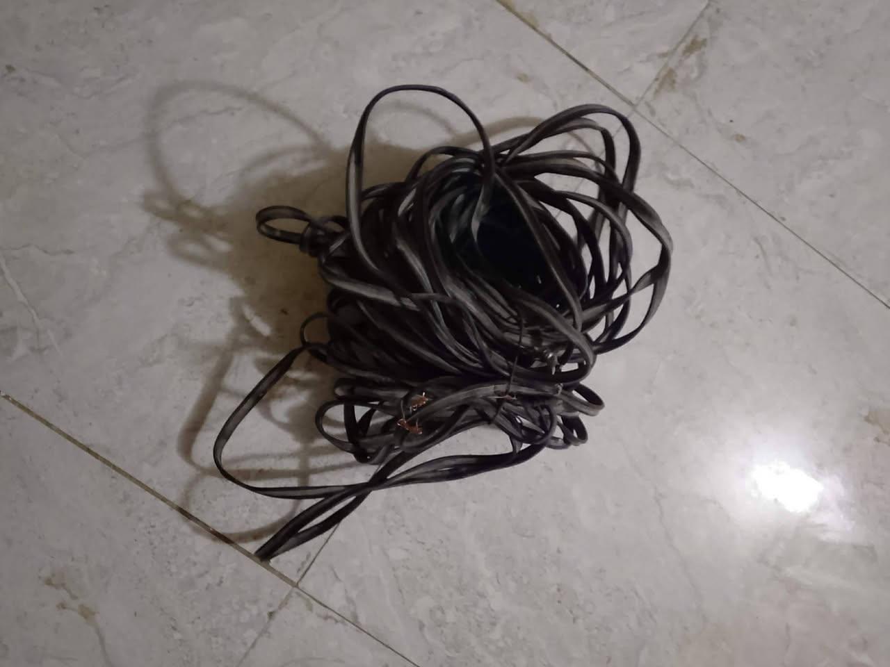 غراض كهربائيه نضيفه للبيع كله شغال على فحص 
بورد50*40,قياس جوازات ورقيب هولدارات ونقط مثل ماموضح بلصور واير اسود طول 27متر 
وابيض طول أكثر من 20م عنوان حله شارع 80 يم حلويات قصر الشام


**إذا كنت صاحب هذا الإعلان وتريد حذفه لأي سبب، رجاءا أرسل رسالة إلى الدعم الفني**