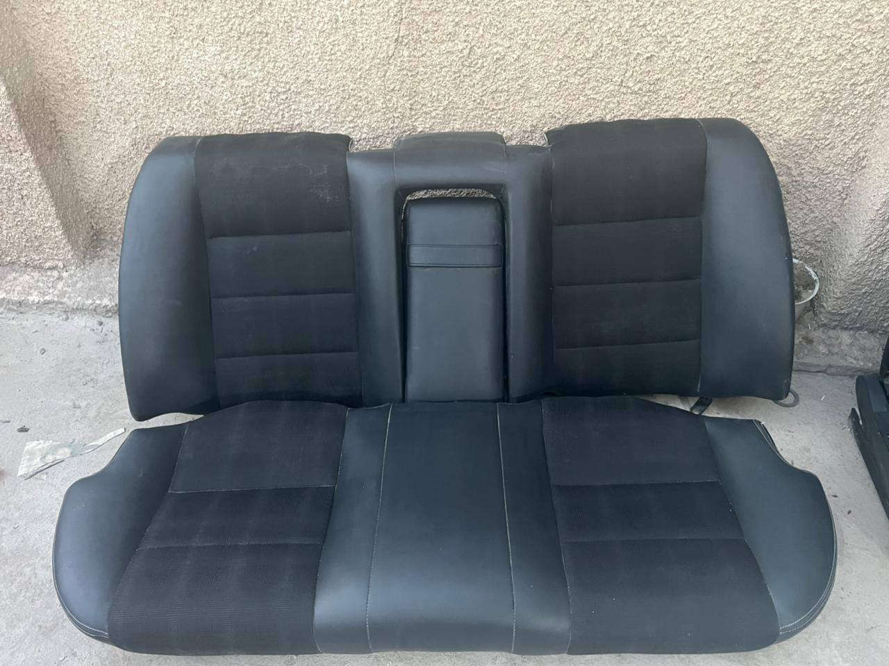 السلام عليكم لبيع كشنات BMW500 كهرباء شغلات ومطوراتهن كامل بس يردلهن ترتيب لن متروكات يعني تنضيف تزيت السجاج لا كسر لا شك نضفات السعر ١٧٥ وبيهن مجال بصيط مكاني بغداد المشتل ***********
