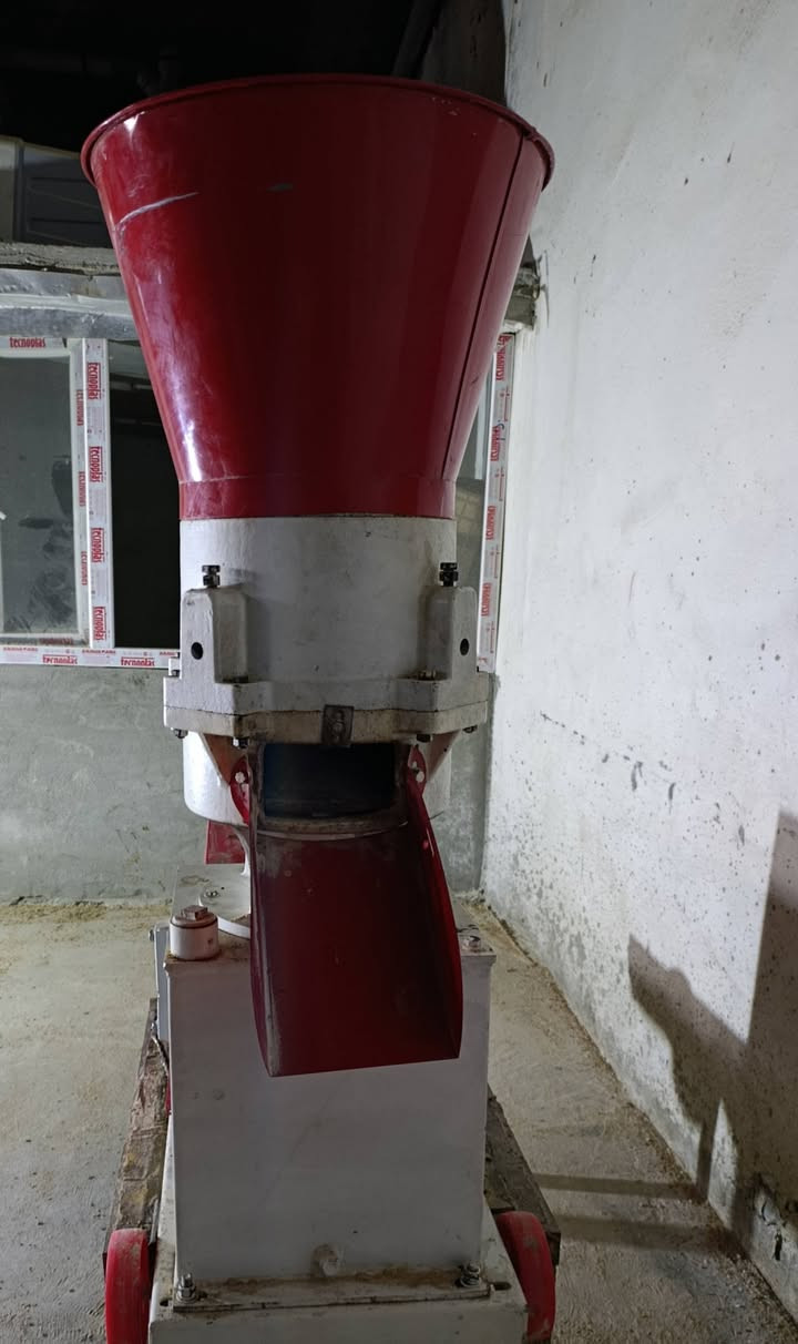 بەناوی خوای گەورە
🔴بەهەرزانترین نرخ 

جیهازی علف ٤ ڕۆڵ زۆر کەم ئیشی کردووە لە یەک کاتژمێر ۱٥۰۰ کیلۆ دروست دەکات بە کارەبای سریڤێس ئیش دەکات وە دەتوانی بە مەکینەی عنتر ئیشی پێبکەی

🔴جیهازی علف ٣ڕۆڵ زۆر کەم ئیشی کردووە لەیەک کاتژمێر ٣٠٠کیلۆ دروست دەکات بە کارەبای سنگڵ ئیش دەکات

بۆ پەیوەندی کردن
***********
***********
