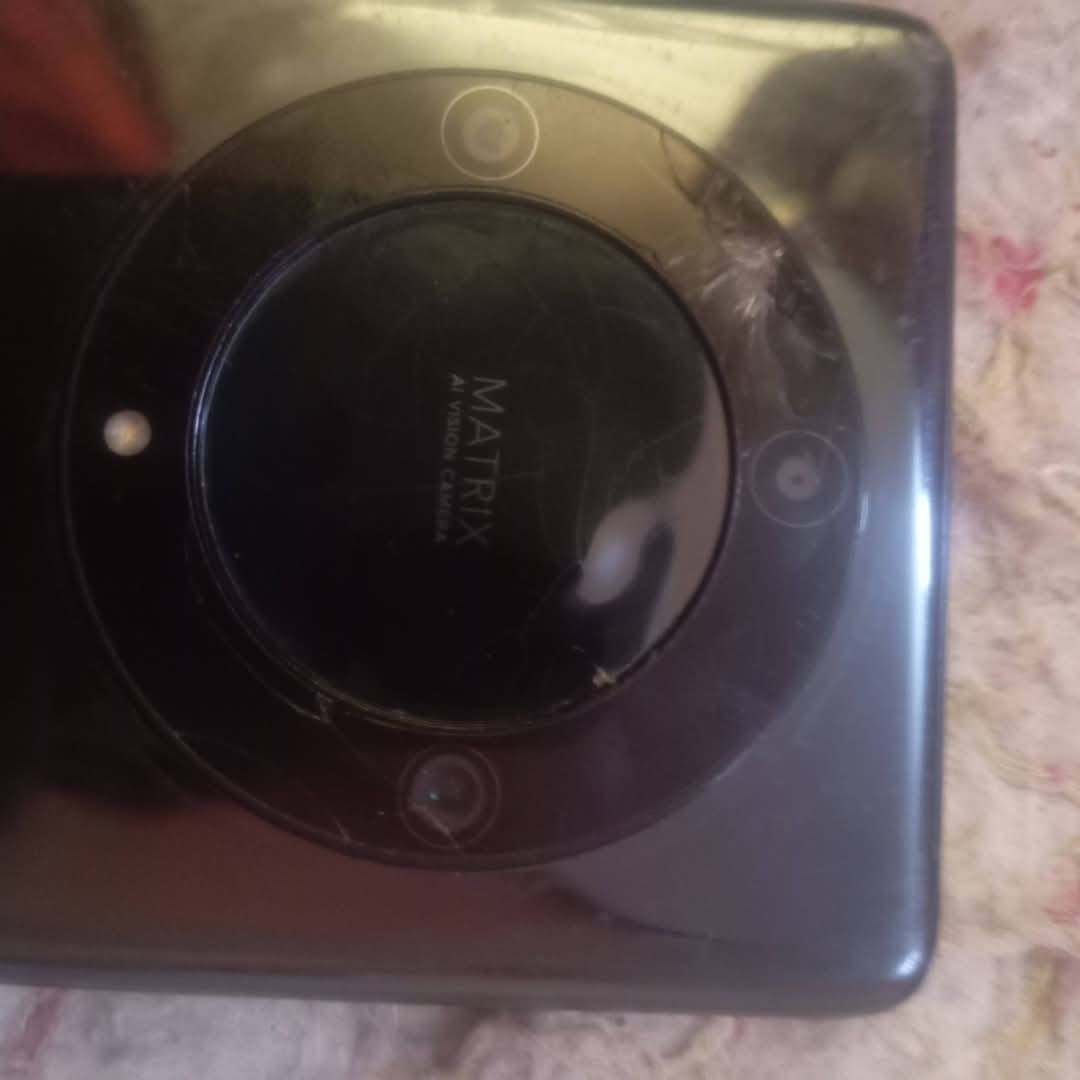 السلام عليكم جهاز هونرX9a الجهاز بي فطور بل شاشة مثل ما موضح بل صور والعدسة مال كامرة هم مفطرة ذاكرة 256 السعر 150وبي مجال ومراوس هم عادي البكان سبع قصور *********** 
رحمة على والديكم الما يشتري لا يراسل ولا يعلق
