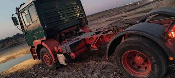 السلام عليكم مان صقر ١٩٩٦ مكينه قبق ناصي سنويه منتهي بل ٢٤ كير جبير ١٥٥ سعر ٧٠ مكاني واسط النعمانيه  ***********و***********
