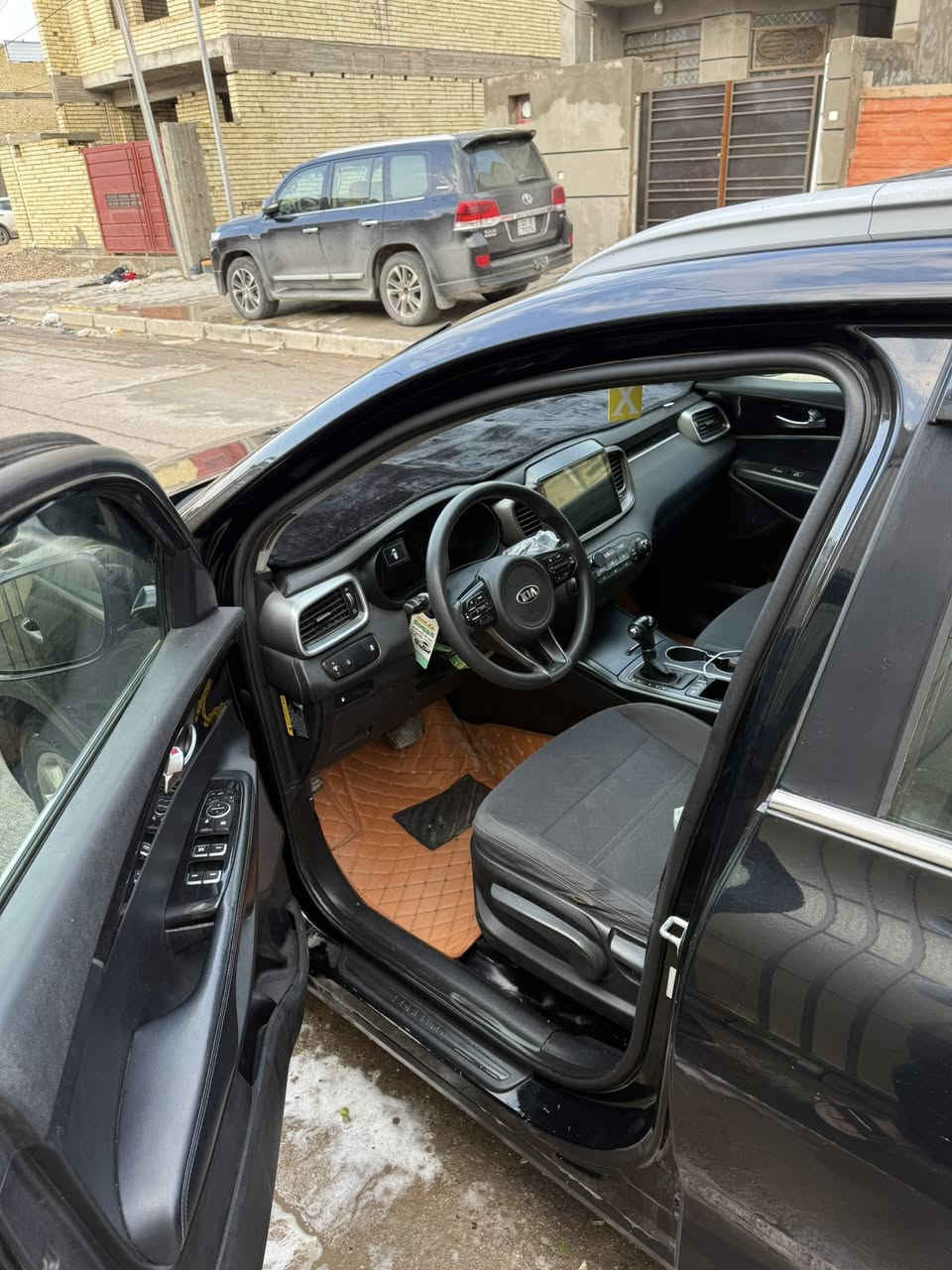 السلام عليكم البيع كيه سورنتو موديل ١٦ نص فول ٦ سلندر 7 اراكب  سعرها ١٤٢ وبيها مجال مكان السياره بغداد المحموديه بسمي السياره تحويل ثاني يوم ***********
