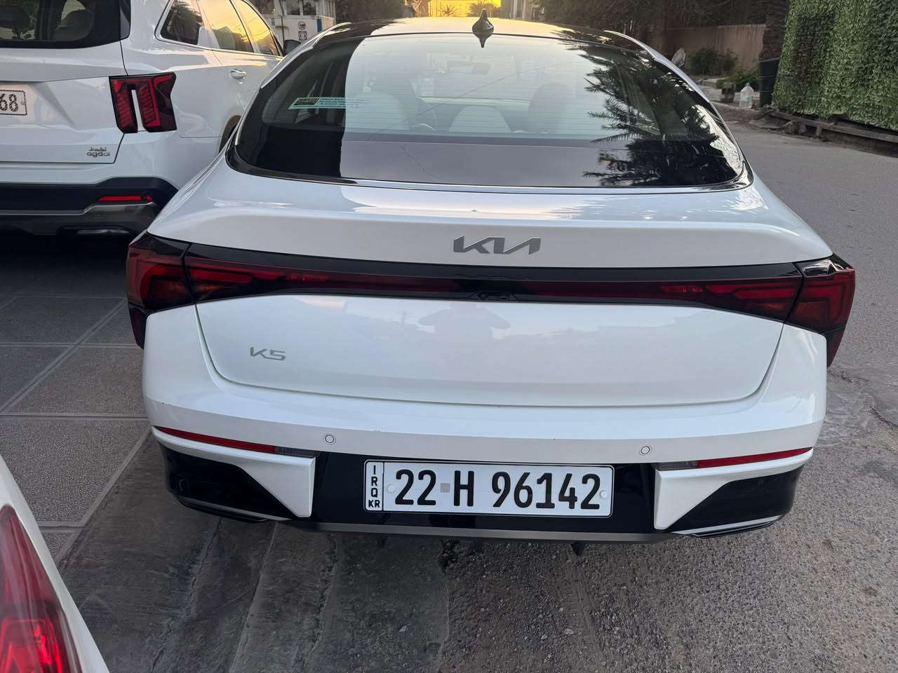 السلام عليكم   🏆ارخص K5 بالعراق 🏆
للبيع فقط ارخص من الامريكي 
K5 خليجي موديل ٢٠٢٤ وكاله نم اربيل كفاله عامه من الصبغ والشخط والتكحيل جديده جدا بحاله الزيرو ماشيه ١٩ الف كيلو 
⚔️المواصفات ⚔️

بانوراما 
بصمه ابواب وتشغيل 
كراسي جلد وكهرباء 
شاشه متصله وكامره 
حساس امامي خلفي 
لايت زنون وبك لايت لد 
هندبريل بصمه 
تبريد شاشه 
وباقي المواصفات المعروفه 
مكانها بغداد الكراده 
***********
السعر    ٢١٥   ورقه  وبدون عمله واذا لكيت هيج نظافه وبهيج سعر اتوكل اشتري حتى لا اتعبني واتعبك وربي يرزق الجميع
