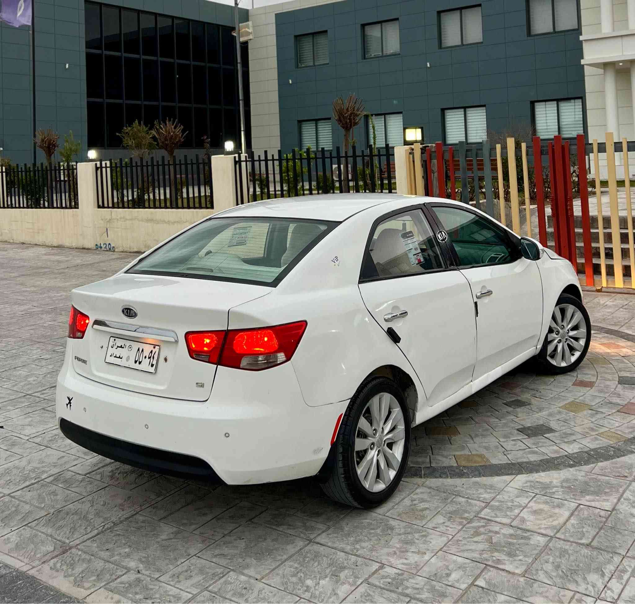 بسم الله الرحمن الرحيم(***********)
Kia Cerato 2009 بڕاوەی دوبەی
کیا سیراتۆ مواسفات کۆری ٢٠٠٩ ئیکۆ
کوشن هیتەرە دەبڵ گیڕە ناو زەردە حاسەیە
ویل گەورەیە ئاوێنە ئیشارەتە کوشن جڵدە 
گێچ زینۆن و تەنجیل بلوتوسە ABS
سوکان تەلەفون و ڤۆلیۆمە سپیری لەگەڵە
مەکینە بچوکی دکشن بەرزە مەرغوبەکەیە
تەقە و رەقە و تەبرید سارد گەرم برێک بەشەرت
سەقفی بۆیاغ نییە گیر و مەکینە بەشەرت
ناو دەرگای لای سەکن لیدرانی پیوەیە 
سعری ٤٨ کەمیک مەجالە شوین ڕانیە
*********** ڤایبەر و واتسئاپی لەسەرە رانية, السليمانية
