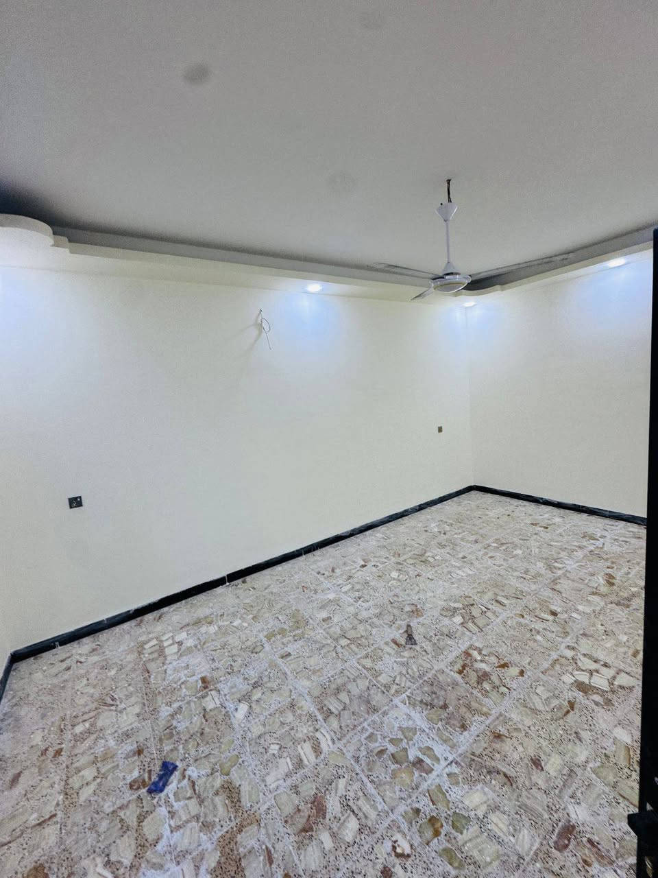 آللهم صل على محمد وآل محمد
ارخص دار مساحه ١٠٠متر طابق واحد بناء طابوك  بيه غرفه وصاله واستقبال ومطبخ وصحيات عدد٢ العنوان كربلاء المقدسه مجمع الحوراء السكني على شارع الرابط  
١٢دقيقه بل سياره اللامام 
سعره البيت جدا مناسب للستفسار اكثر 
 الاتصال على الارقام التاليه او مرسلتنا في الوتساب
0⃣7⃣7⃣1⃣2⃣1⃣7⃣2⃣5⃣4⃣0⃣
***********
***********
للأتصال او واتساب
