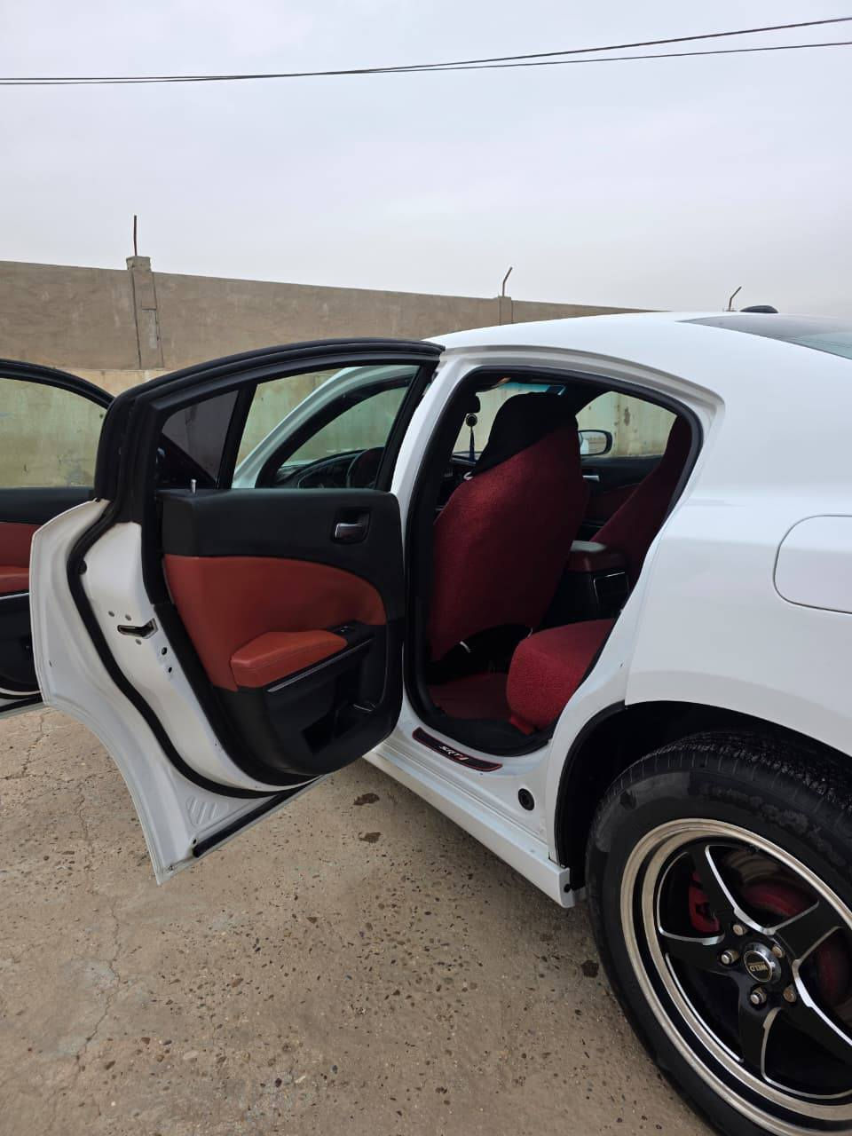 السلام عليكم جارجر مديل 18 بسمي حادث بنيد وجاملغ بدون دواخل سياره جاهزه من كلشي سعر 165وبيه مجال ***********
///***********
