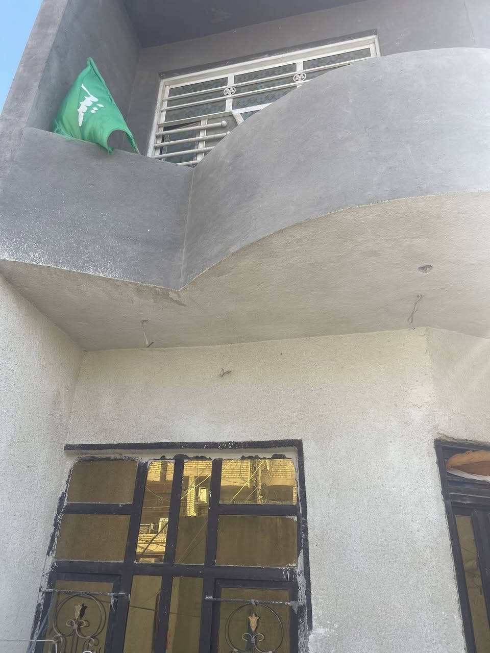 سلام عليكم 
بيت ١٠٠ متر الشعب زراعي شارع ابو ماهر منطقه مرتبه كولش الفرع عريض  تفاصيل ٣ غرف نوم واستقبال جبير نقص كاشي  وستاير الاستفسار تصال ***********
