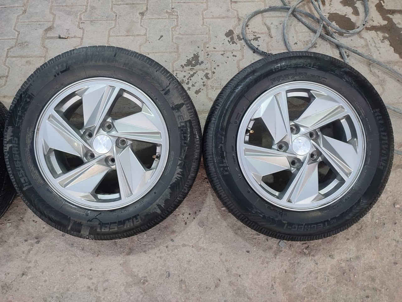 السلام عليكم
ويل كب حجم 195/65/15 هونداي انتاج 2024 ابو الختم + تخم تاير زوج بزوج نضافه , 90٪ السعر 300 مكاني النجف مكتب الرشيد 
***********
