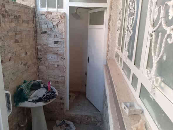 بسبب الوعود الكاذبه قررت اعيد النشر الدار للبيع في منطقه الكريعات بيت سعود نزلت المخبز الدار 50 متر وقف السعر 75 الاتصال ***********
