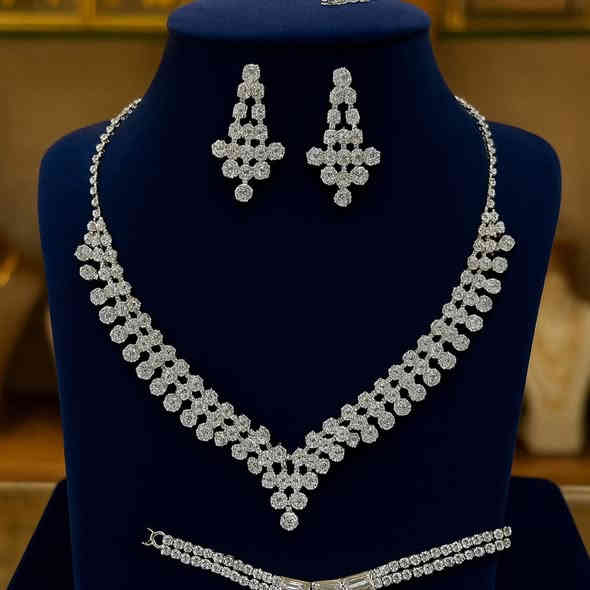 تخم ملكي ٤ قطع زاركون طلاء ثابت

بسعر ٢٠ الف فقط
+هديه من ختيارنا مجاني
+علبه هديه لحفظ التخم
ويوجد توصيل جميع محافظات العراق مجاني
للطلب *********** او مراسله الصفحه #اكسسوارات_نسائية#عروس
