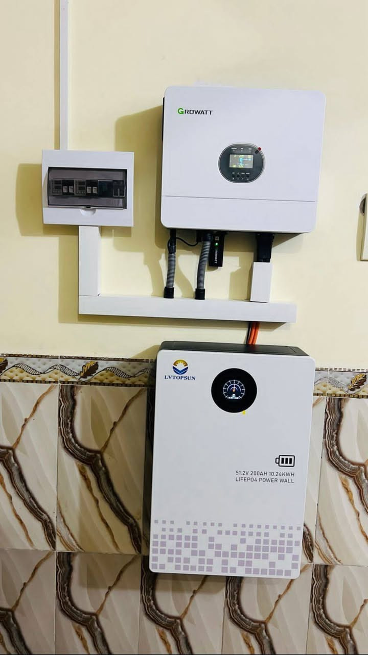 وداعاً للمولدات الكهربائية… ومرحباً بسيادة الطاقة الشمسية ☀️

نتقدم بالتهنئة إلى الأستاذ زهير شكر علاوي
(الخالص – محافظة ديالى)
بمناسبة انتقاله إلى مرحلة الاستقلال الطاقي عبر منظومة قوة الشمس المتطورة، المصممة وفق أعلى المعايير الفنية.

مواصفات المنظومة المنصّبة:
 • 12 أمبير طاقة مستمرة وموثوقة
 • بطاريات ليثيوم (الجيل الأحدث) بضمان 5 سنوات
 • أنفيرتر Growatt بضمان سنتين
 • ألواح شمسية Longi عدد (5) بضمان 15 سنة
✔️ تقليل التكاليف التشغيلية
✔️ استقرار في التيار الكهربائي
✔️ طاقة نظيفة وصديقة للبيئة

امتلك محطتك الخاصة اليوم:
 • خصم خاص للدفع النقدي
 • نظام أقساط مرن وبدون تعقيد

قوة الشمس 🌞
خبرة تقنية… حلول ذكية… وسيادة في الاختيار.

📞 للاستفسار أو تصميم منظومة تناسب احتياجاتك، تواصل معنا الآن

الاعلامية دعاء الجنابي
‏‭٠٧٧٦ ٦٠٦ ٦٦٠١‬ ‭
‏‭٠٧٨٦ ٦٠٦ ٦٦٠١‬
———————————
الوكيل
استاذ بهاء الحساني 
‏‭ ‭٠٧٨٢ ٤٩٦ ١٨٠٣‬
————————————
افرع قوة الشمس (الحجاج_ البوعجيل _العلم _الضلوعية_يثرب_الفلوجة)
