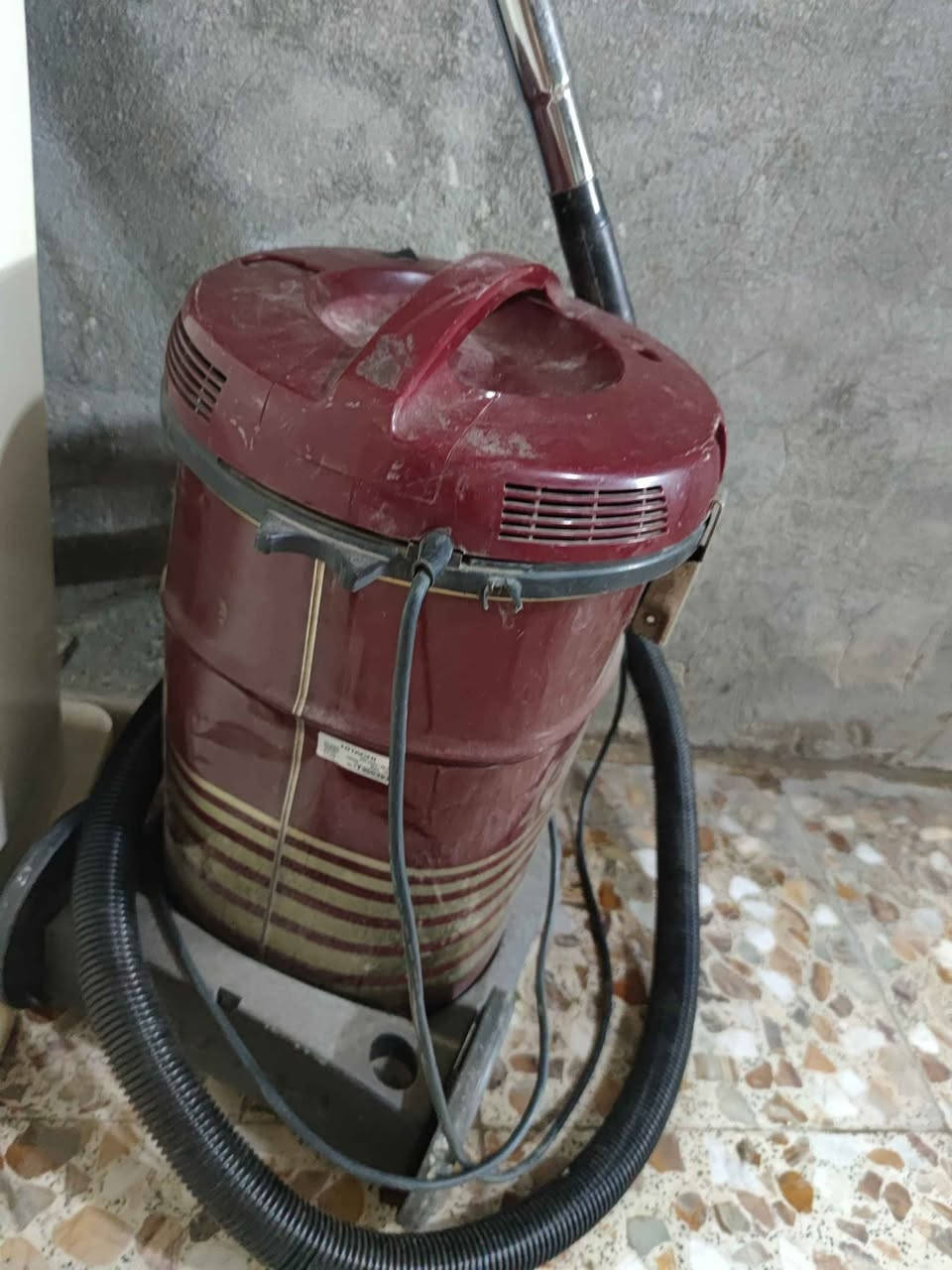 🔴 مكنسة كهربائية للبيع
قدرة 1500 واط 💪
سحب قوي ومناسبة لتنظيف البيت بالكامل
حالة جيدة وتعمل بشكل ممتاز
مع الخرطوم والعصا كاملة ✔️ بغداد, العراق


**إذا كنت صاحب هذا الإعلان وتريد حذفه لأي سبب، رجاءا أرسل رسالة إلى الدعم الفني**