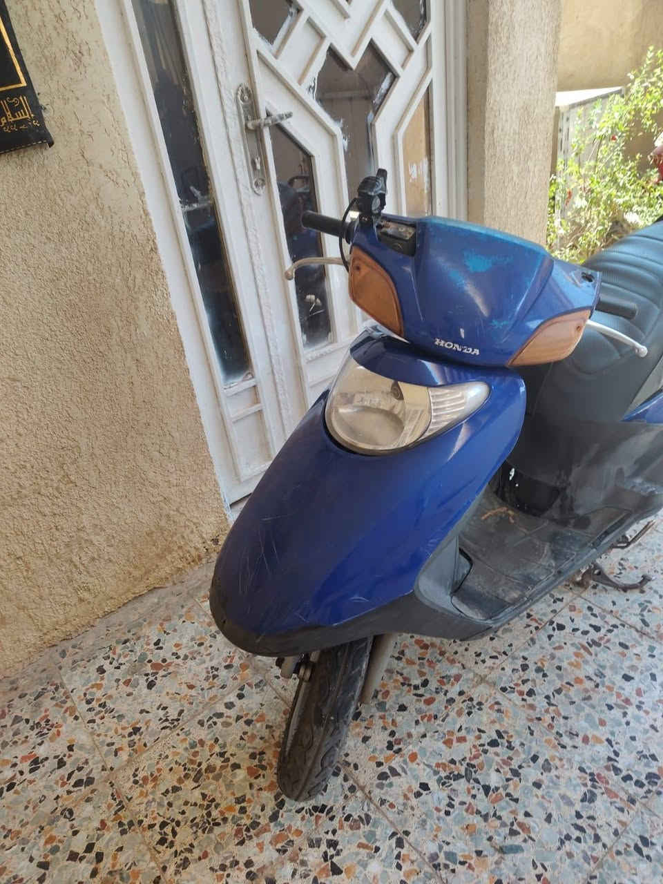 سلام عليكم 
سبيسي ياباني 
مكينه مفتوحه وناعمه 
تايرات قبل اسبوع شادهن 
تشتغل سلف وهندر 
فقط كفراته شويه تعبانات 
السعر 300وبيه مجال 
مكاني كوت 
رقم ***********
