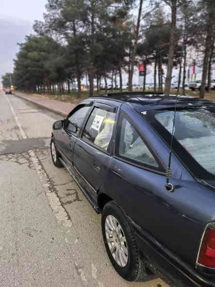 بسم الله 
ئۆپڵ ڤیکترا 
مۆدێل ۱۹۹۰ 
***********
***********

مەکینە 20 بیست
گێڕ عادی 
ئاڕمی پلاستیکی سلێمانی 
بەشەرتی ئەوەلیات 
گێڕ و مەکینە بە شەرت  بوخاری نیە سەوتی نیە دوکەڵ ناکات  گێڕ فڕەنایات بەشەرتی فیتەر و ترای 
خایس و ڕزیوی نیە چەکوش بە گیانیەوە نیە 
 لایت  بەرز نزم ئیشارەت هەموی ئیش ئەکات  گێچی حەماوە بەنزین کیلۆمەتر فڕەی کرنگ هەموی ئیشەکات فڵچە و گەرمی و ئاوی فڵچەی ئیشەکات کارەبای وەک شەریکەیە گێڕ و مەکینەی لۆکە،
ئاڕمەکەشی بە شەرتی ئەوەلیات پلاستیکی سلێمانیە 
هەواری شار سلیمانی  ،23 گەڵاو مەجال السليمانية, العراق
