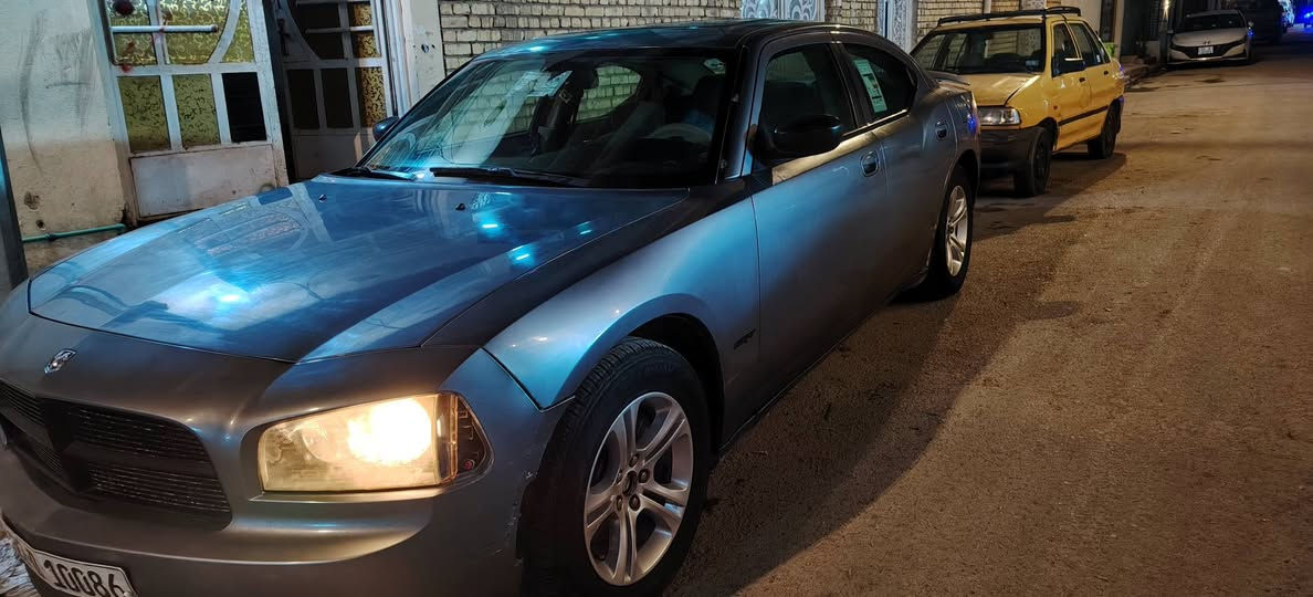 السلام عليكم جارجر ٢٠٠٧ كلين بدون حادث
 مصبوغه حزام فقط جراد وشخوط 
رقم اربيل الدولي تحويل تريد وكاله 
سنويه ٢٠٢٧
السياره ماشيه ٢٠٠ الف
مكينه كير مكفول 
تبريد ثلج 
ما ناقصهه شي 
مكانهه بغداد 
السعر ٩٠ وبيهه مجال حك الجيه
***********
