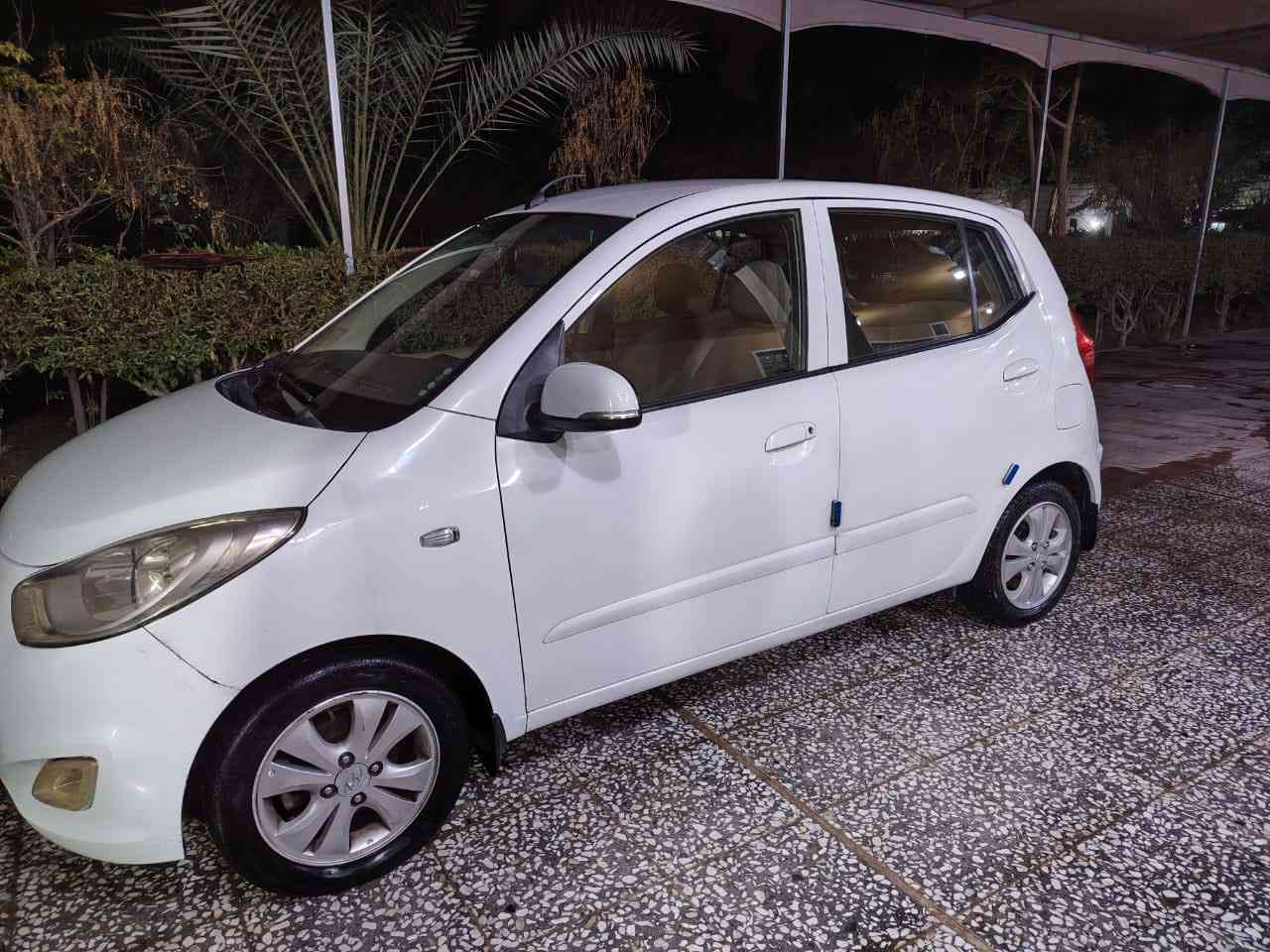 السلام عليكم 
هونداي i10 خليجي ٢٠١٤ 
بيها صبغ باب السايق والباب الخلف السايق
رقم بغداد مشروع وطني 
ماشيه 86
مكينة كير  صدر جاهزة
سعر البيع 84
مكاني بغداد الدوره الجمعية
‭0771 879 7720‬
